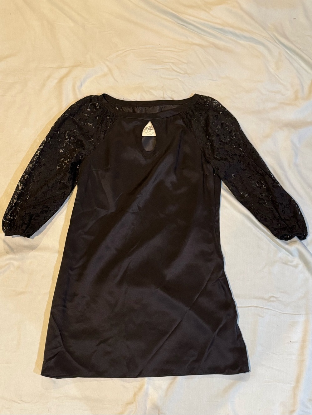 Alice & Trixie Black Lace-Sleeve Shift Dress
